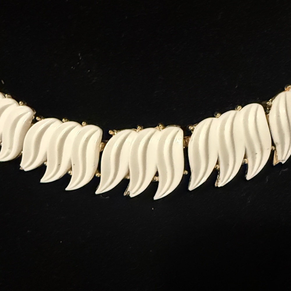 Trifari White Enamel Collar Necklace | Gold-Tone Vintage Statement - Picture 5 of 9
